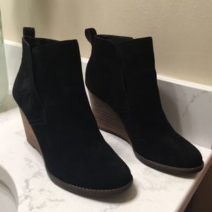 Size 7.5 Suede Lucky Boots